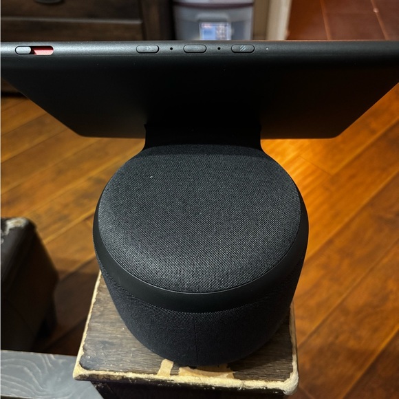 Echo show 10 - Black - Picture 2 of 2